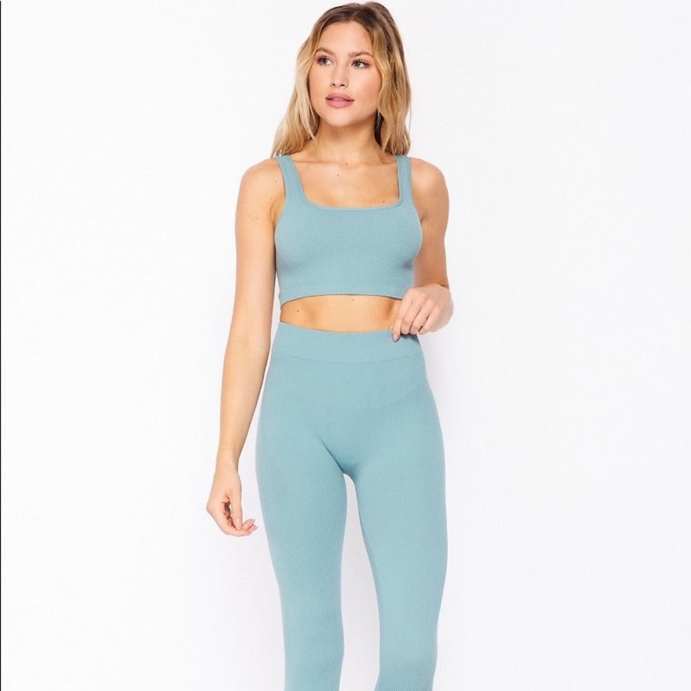 Seamless
Rib-Knit Crop Tank 2 Piece Set